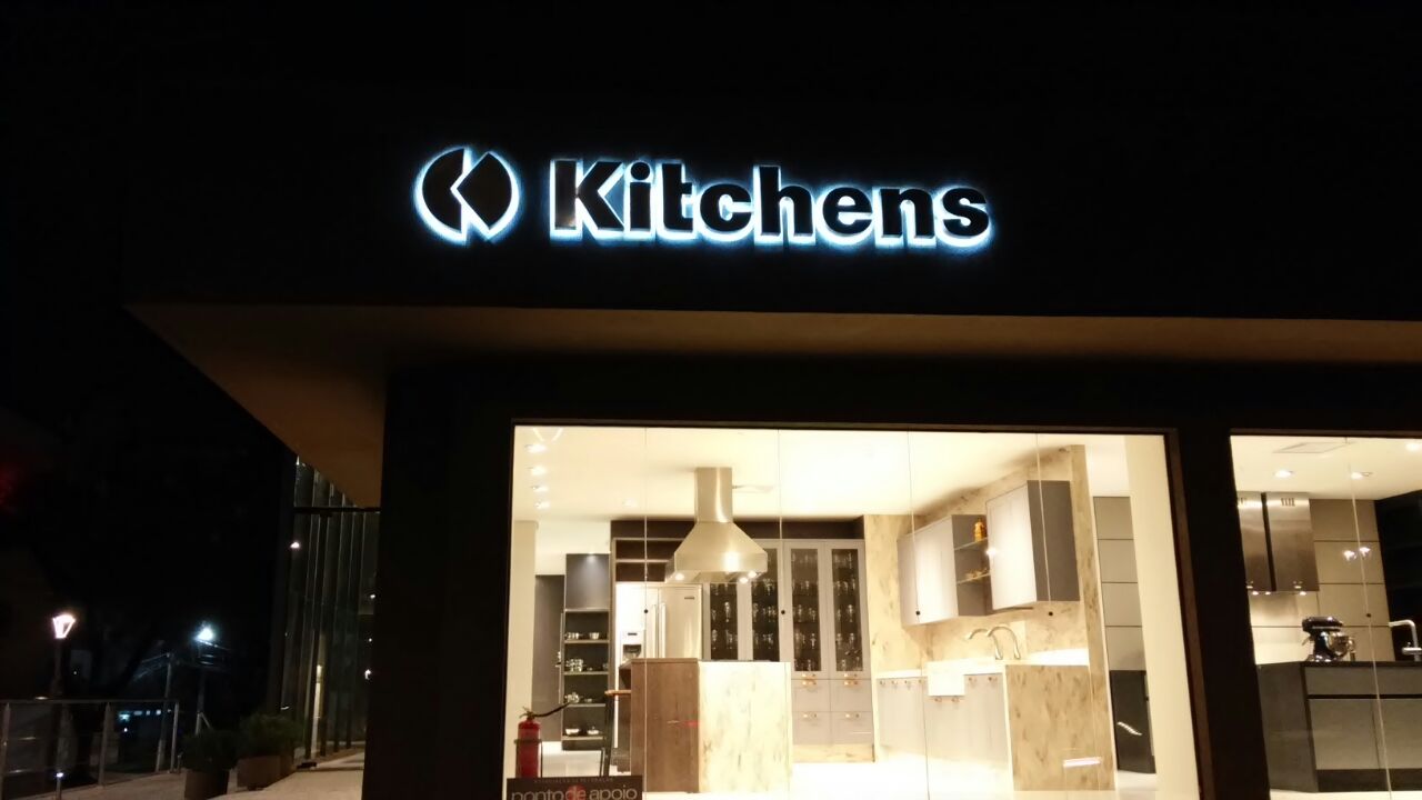 Exemplo de letras-caixa com led